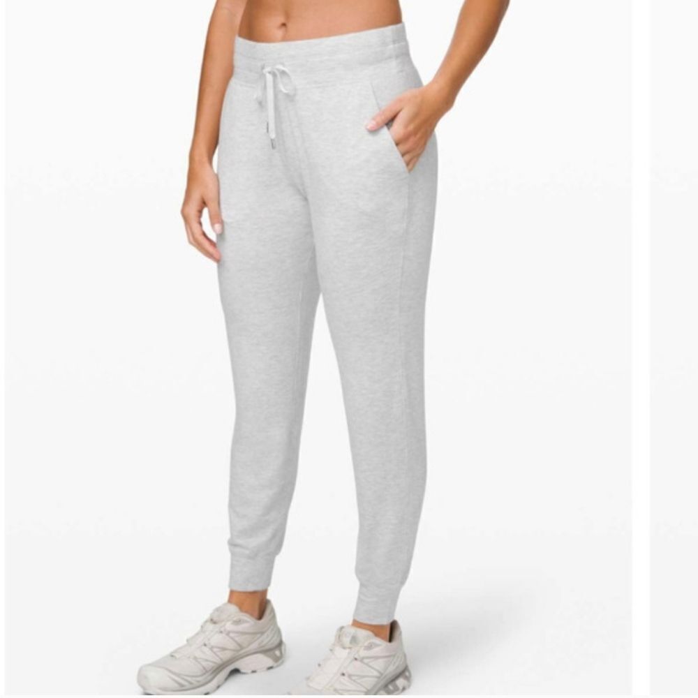 Lululemon Warm Down Joggers Heather Core Ultra Light Grey Women’s Sz 4